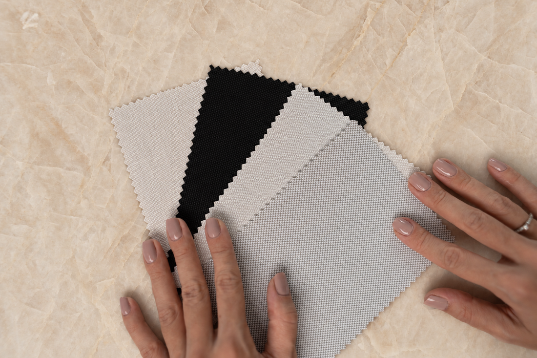 Qual é a melhor persiana rolô para controlar a entrada de luz em ambientes residenciais?
