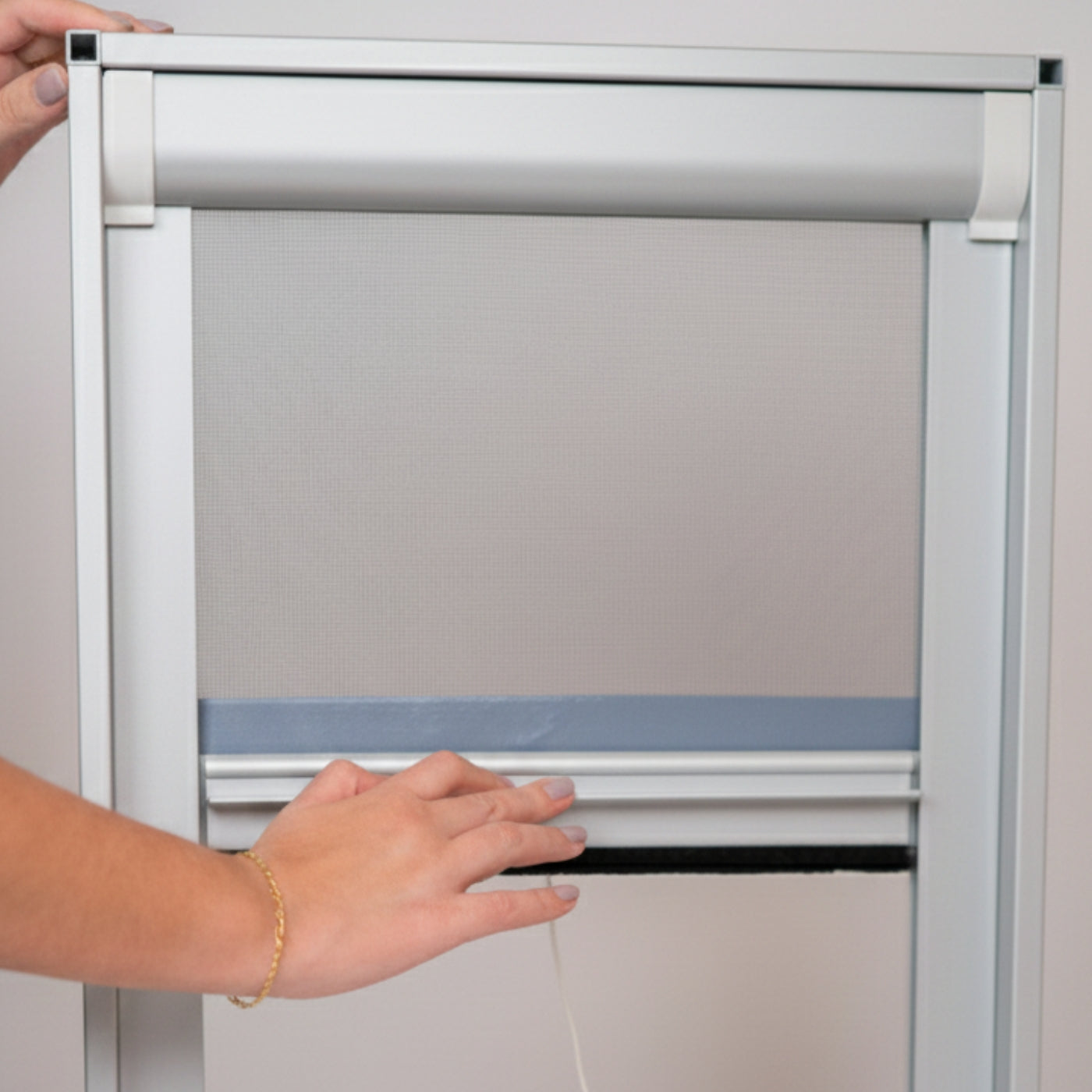 Tela Mosquiteira Recolhível Sob Medida - Cinza