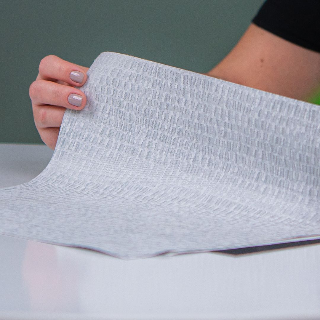 Persiana Rolô Blackout - Prata Escamas Texturizada