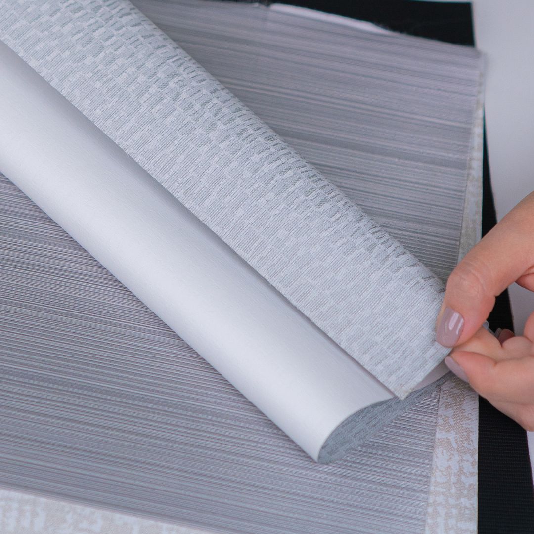 Persiana Rolô Blackout - Prata Escamas Texturizada