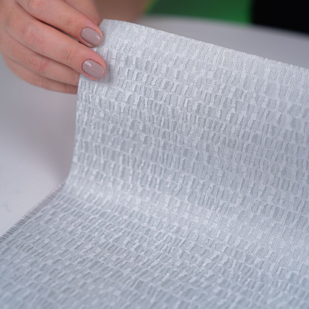 Persiana Rolô Blackout - Prata Escamas Texturizada