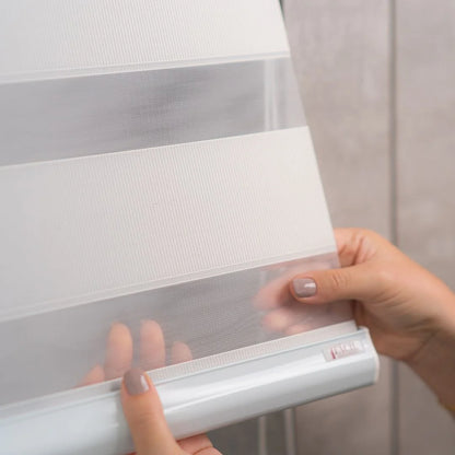 Persiana Double Vision Semi Blackout Branco Gelo instalacao