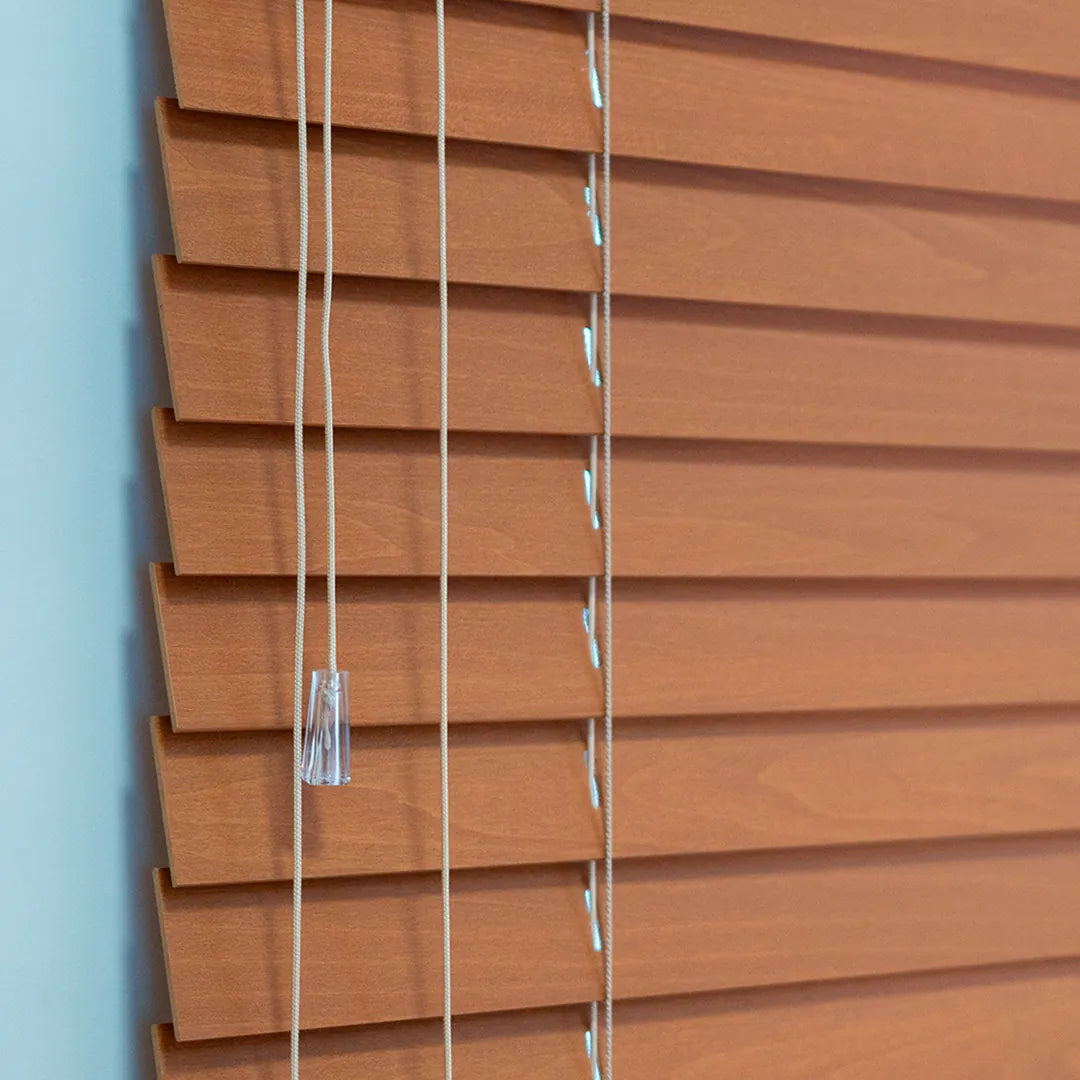 Persiana Horizontal de Madeira 50mm Mel detalhe