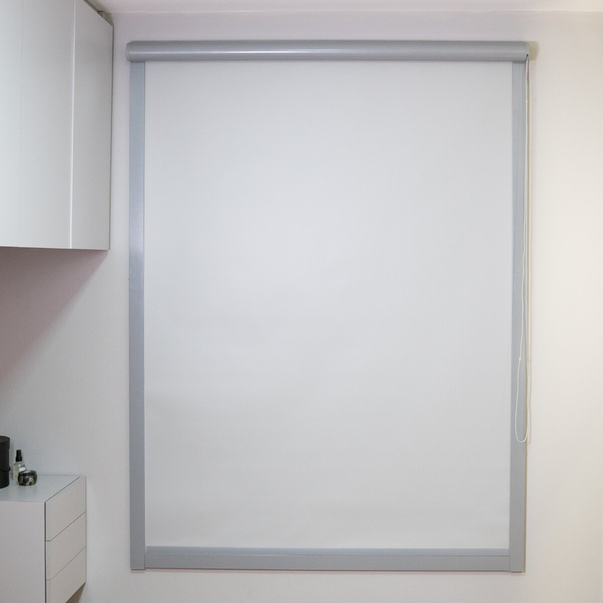 Persiana Total Blackout com Guias cinza