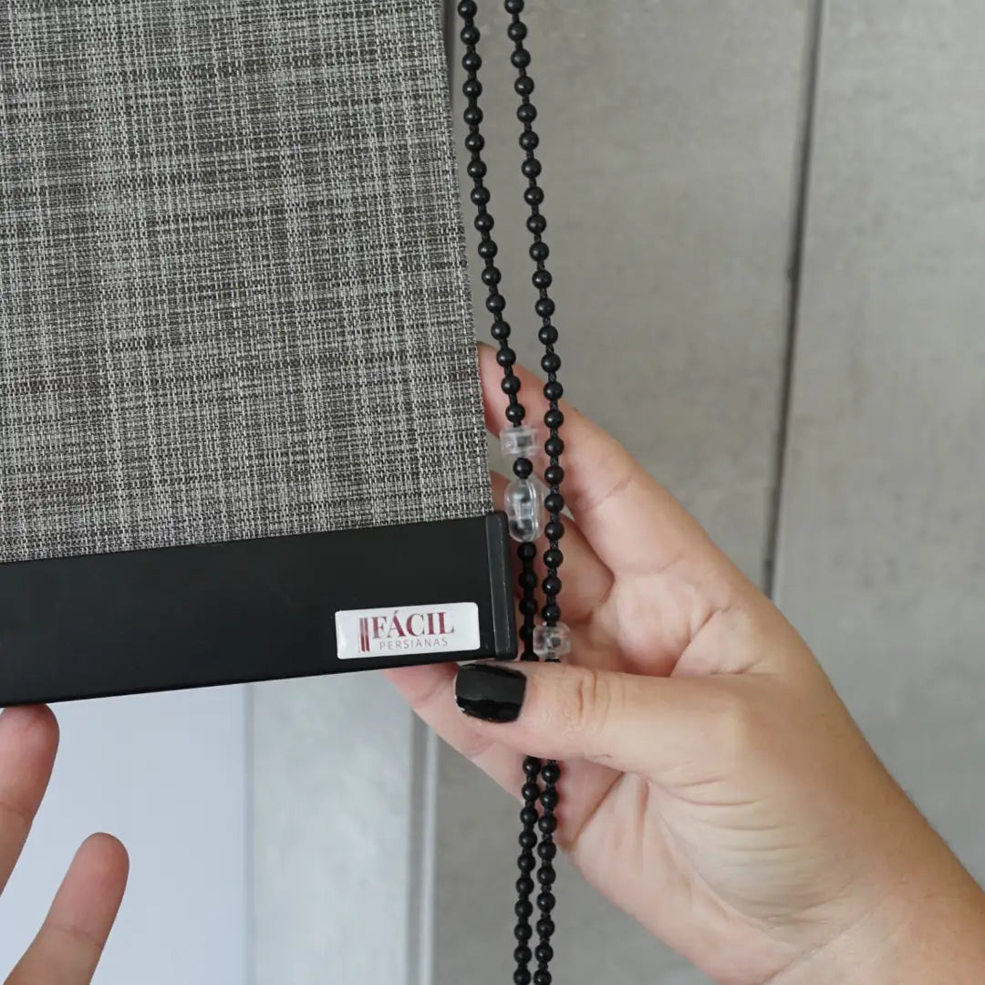 Persiana Rolô Translúcida Estampada Cinza Xadrez detalhe