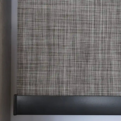 Persiana Rolô Translúcida Estampada Cinza Xadrez detalhe