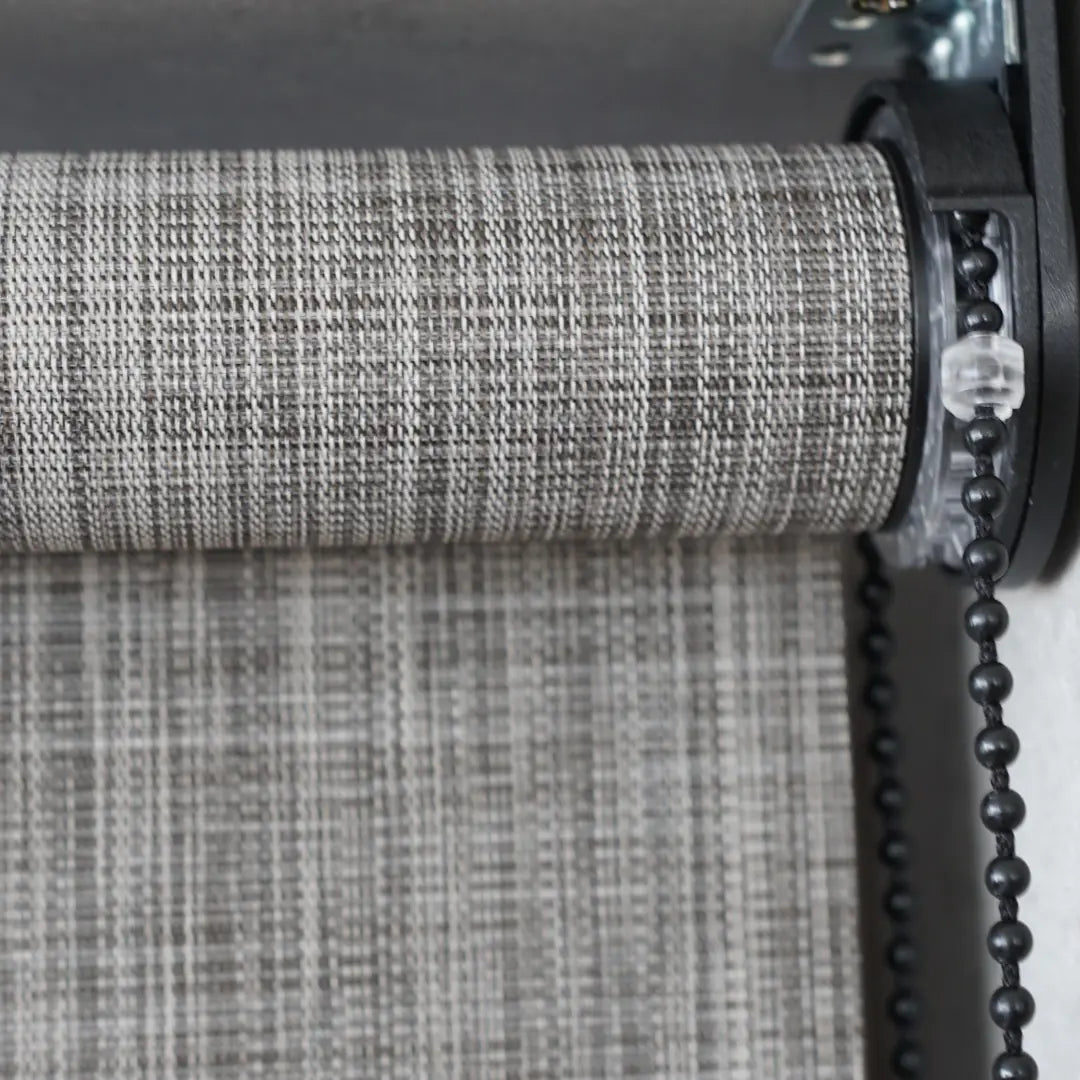 Persiana Rolô Translúcida Estampada Cinza Xadrez detalhe