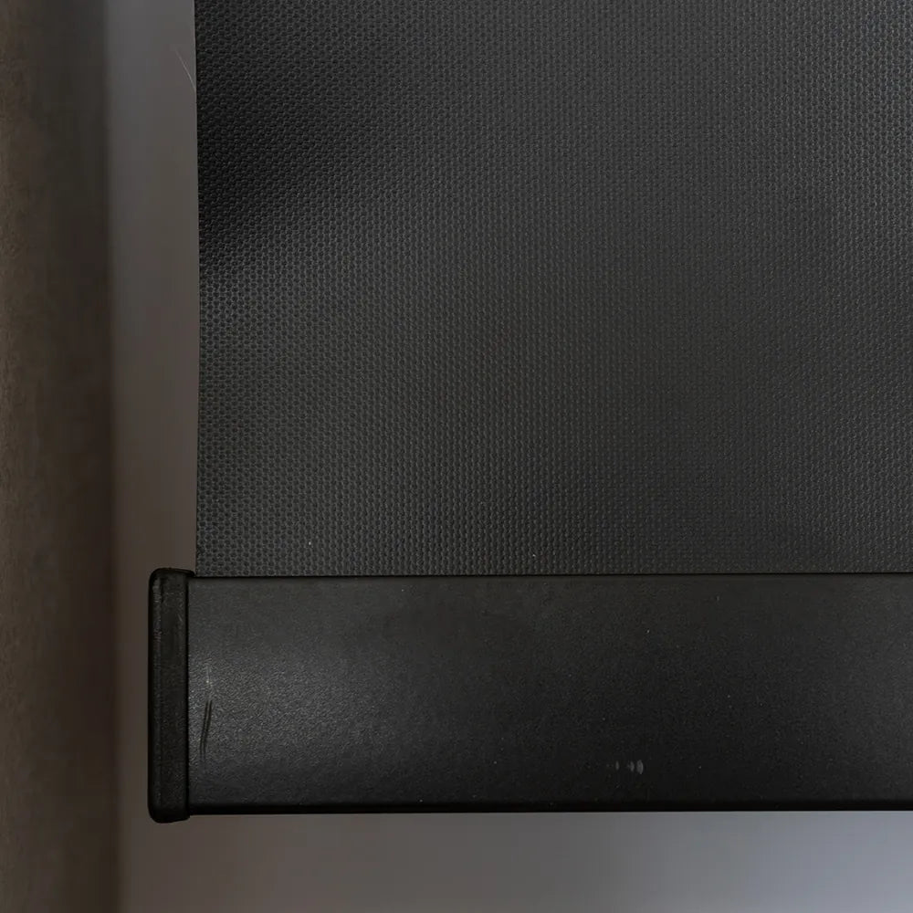 Persiana Rolô Blackout Preta detalhe