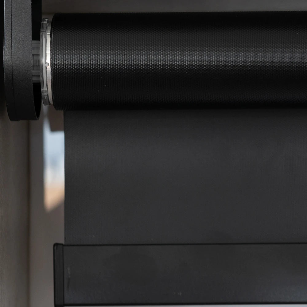Persiana Rolô Blackout Preta detalhe