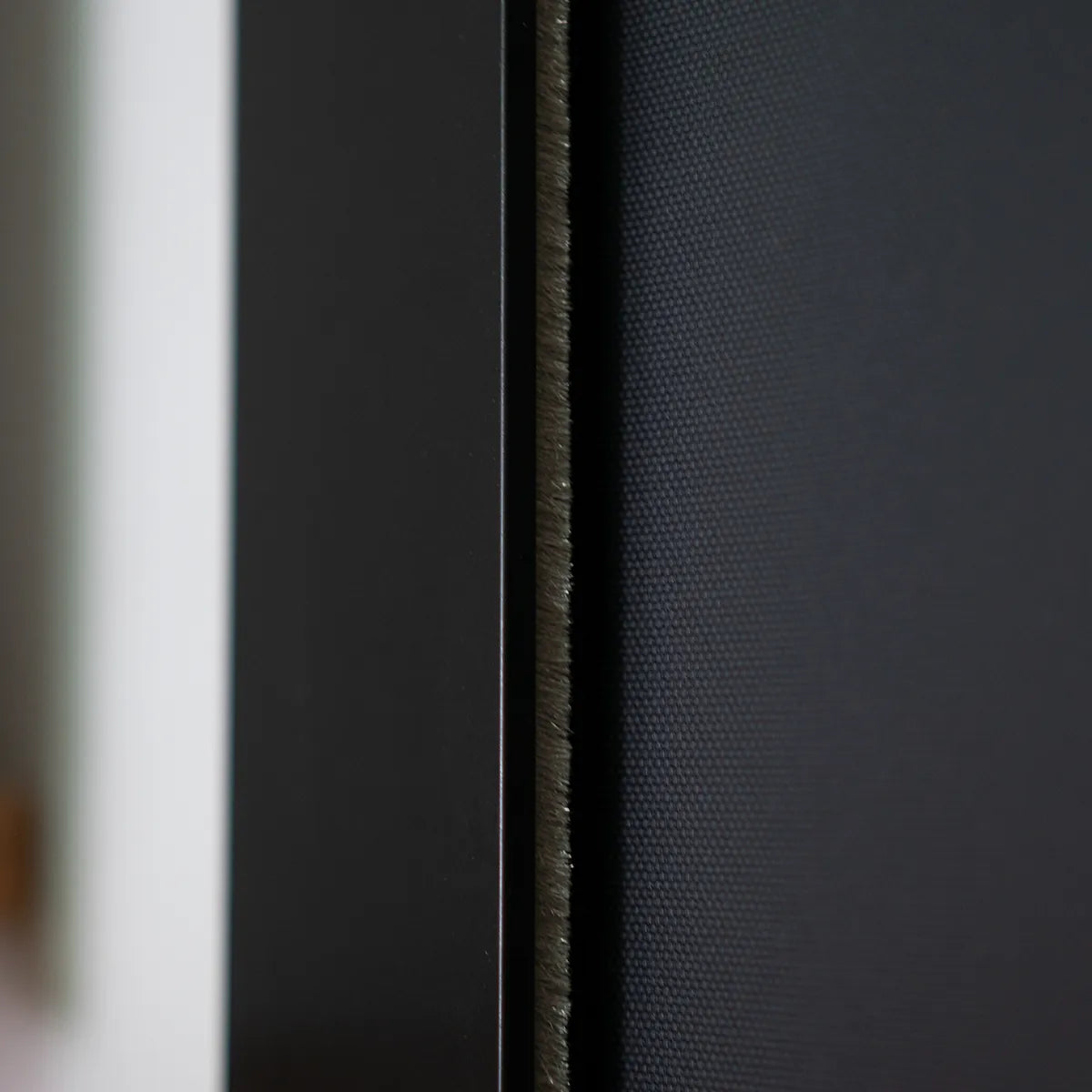 Persiana Total Blackout com Guias Preta detalhe