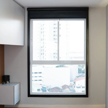 Persiana Total Blackout com Guias Preta detalhe