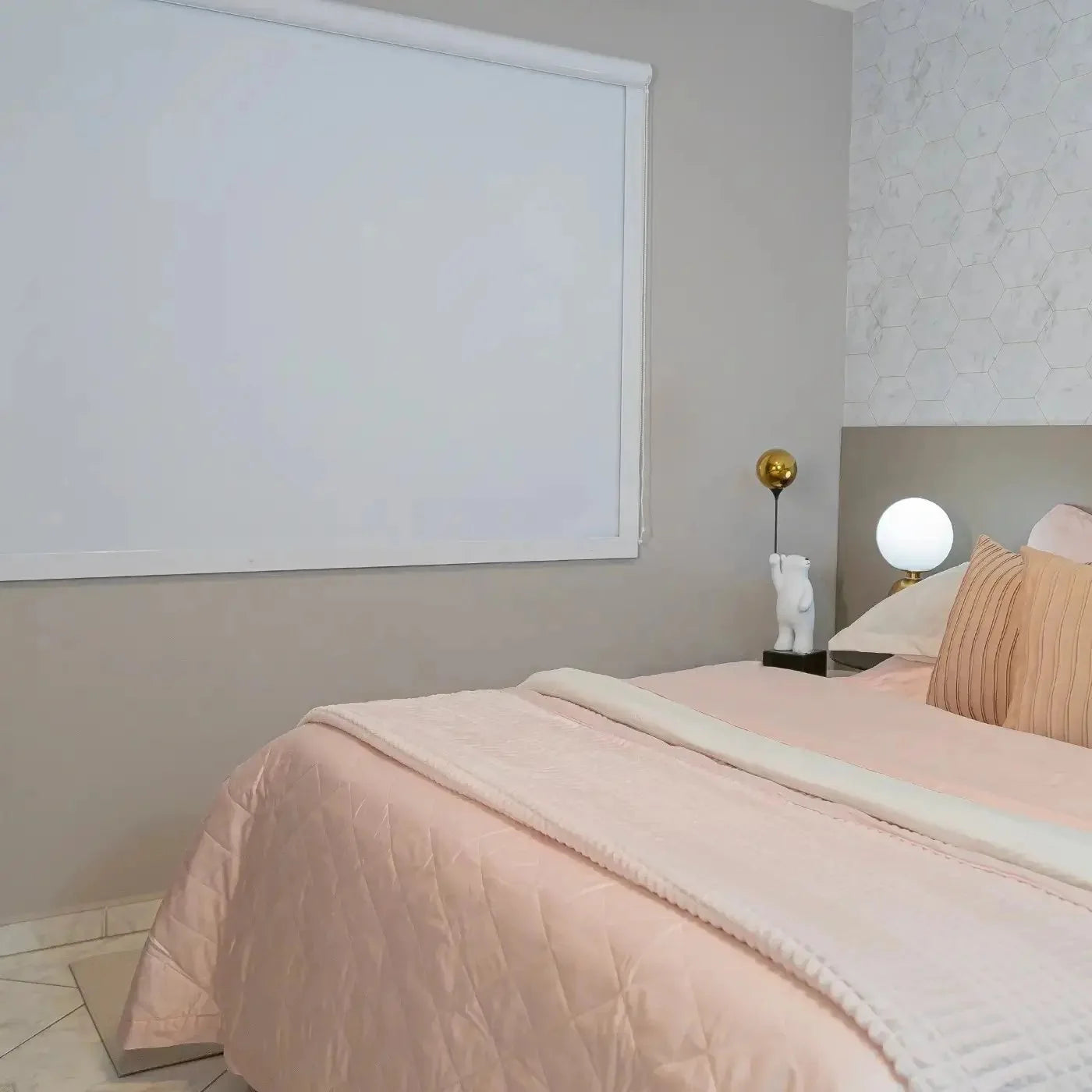 Persiana Total Blackout com Guias Branca detalhe